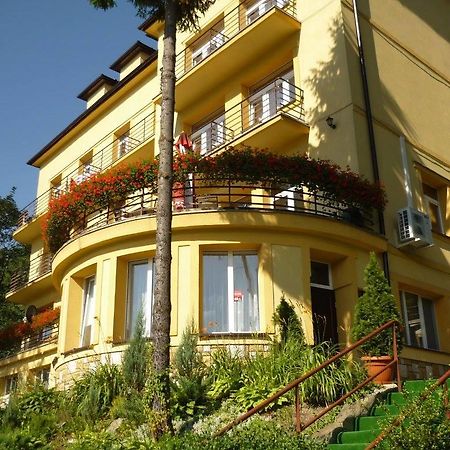 Bozy Dar Bed & Breakfast Krynica Zdroj Exterior photo